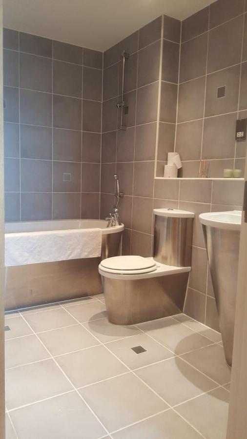 Sky Night Serviced Apartments カーディフ エクステリア 写真