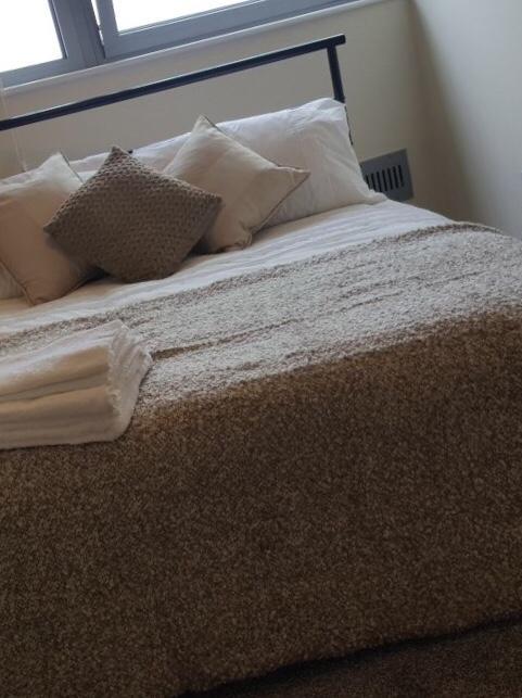 Sky Night Serviced Apartments カーディフ エクステリア 写真